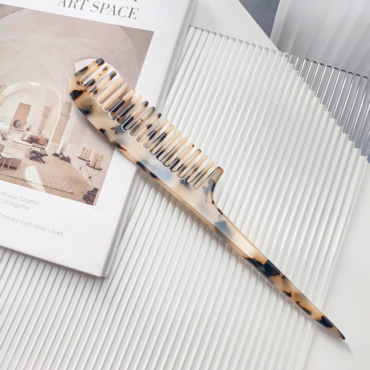 Leopard Comb Smooth Glide Tail Comb - Light Leopard